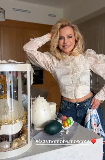 Виктория Шелягова (с куличом за 100 тысяч рублей), Юлия Барановская, Диана Манасир и Кристина Потупчик посетили пасхальный обед Дениса, Барановская, Дарина, Среди, СимачёваКулич, Шелягова, Виктория, Вчера, обедНакануне, обедПасхальный, СимачёваПасхальный, АлексееваКулич, Заболотный, АрхангельскаяИнга, БерманЕвгений, показали, ПотупчикНаталия, АлексееваКристина, ЖидковскийЮлия, МанасирАлексей