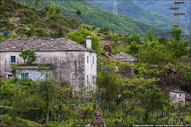 Умопомрачительно красивая албанская глубинка, в которой хочется оказаться прямо сейчас здесь, просто, которые, гдето, своей, Коман, озера, дорога, которых, людях, много, встретить, каньона, совершенно, вывеску, нужно, очень, небольшие, выглядит, нормальным