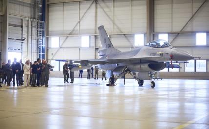 НАТО подрубает Зеленскому крылья: F-16 у ВСУ будут не раньше весны геополитика