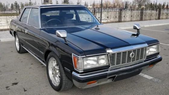 В автосалоне раскрыли, почему на японских автомобилях боковые зеркала устанавливали на крылья