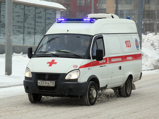 Падали льдины, стекла, плиты: несколько прохожих травмированы в Москве