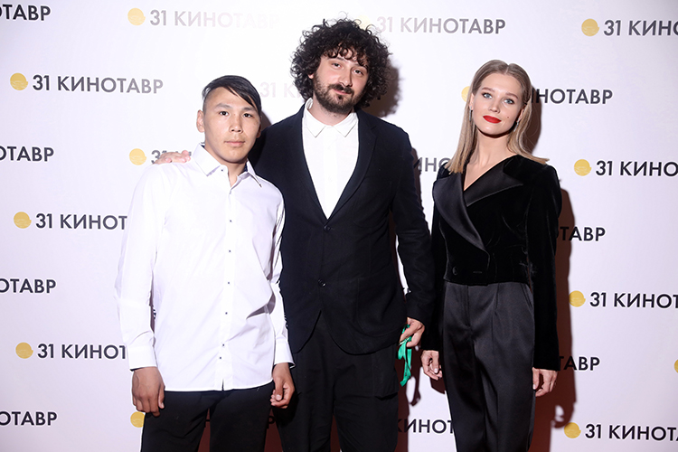 "Кинотавр-2020": Александр Паль, Любовь Аксенова, Антон Лапенко, Ксения Собчак, Кристина Асмус и другие гости седьмого дня фестиваля "Кинотавр-2020": Александр Паль, Любовь Аксенова, Антон Лапенко, Ксения Собчак, Кристина Асмус и другие гости седьмого дня фестиваля Звезды,Красная дорожка