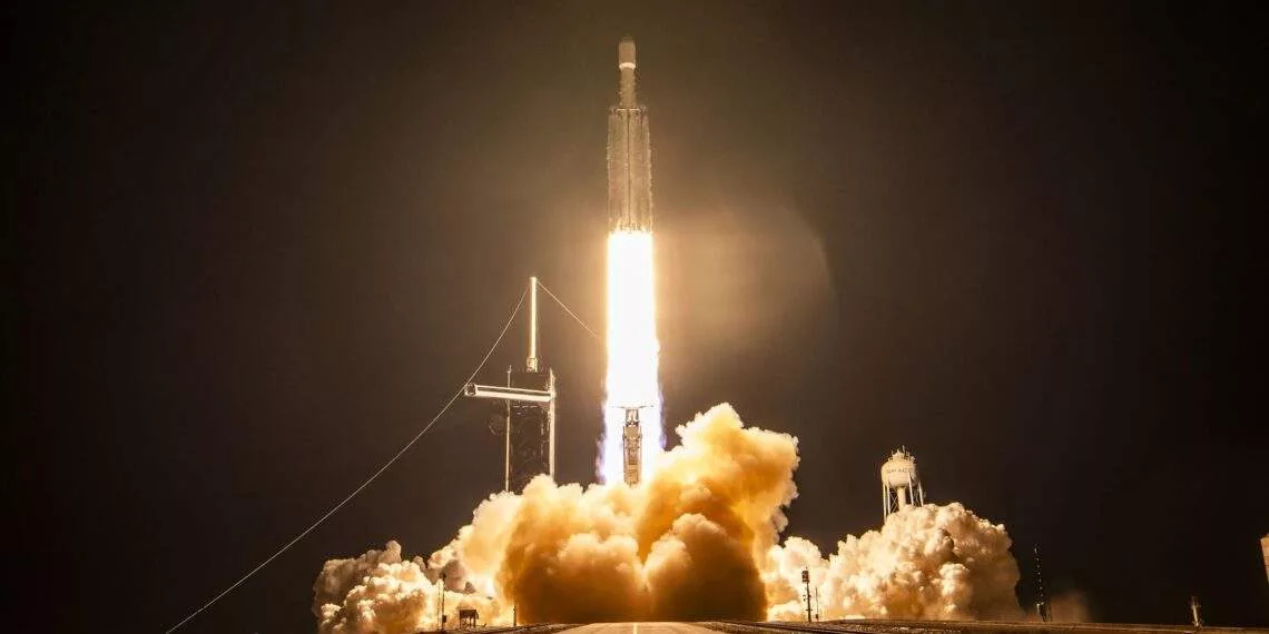 Секретный космический самолет X-37B взлетел на борту Falcon Heavy