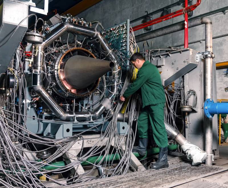 Ключевой компонент: ОДК внедряет новые технологии производства лопаток авиационных двигателей оружие