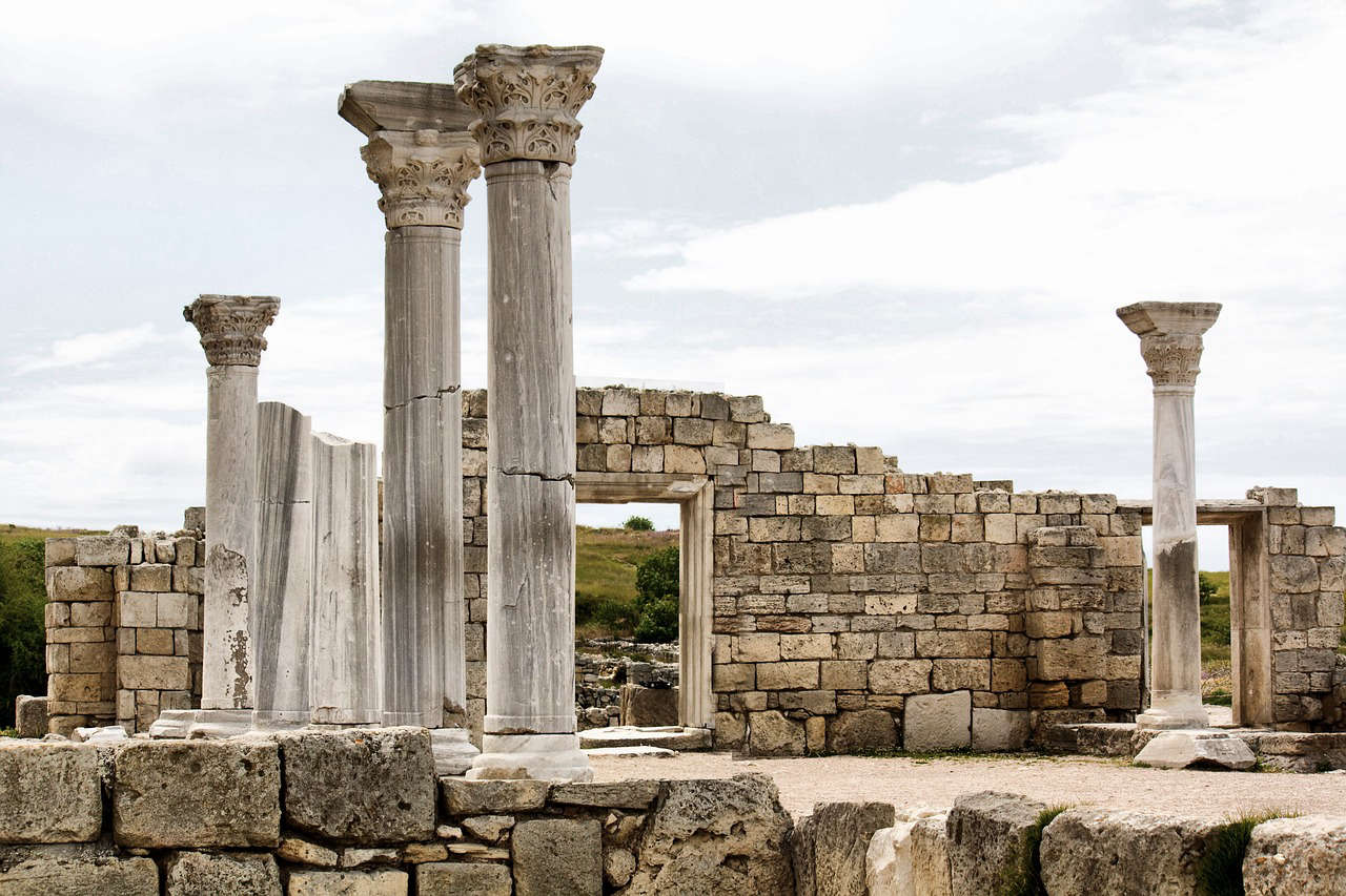 Горы, тропы и красивые бухты: россиянка перечислила необычные места для отдыха в Крыму