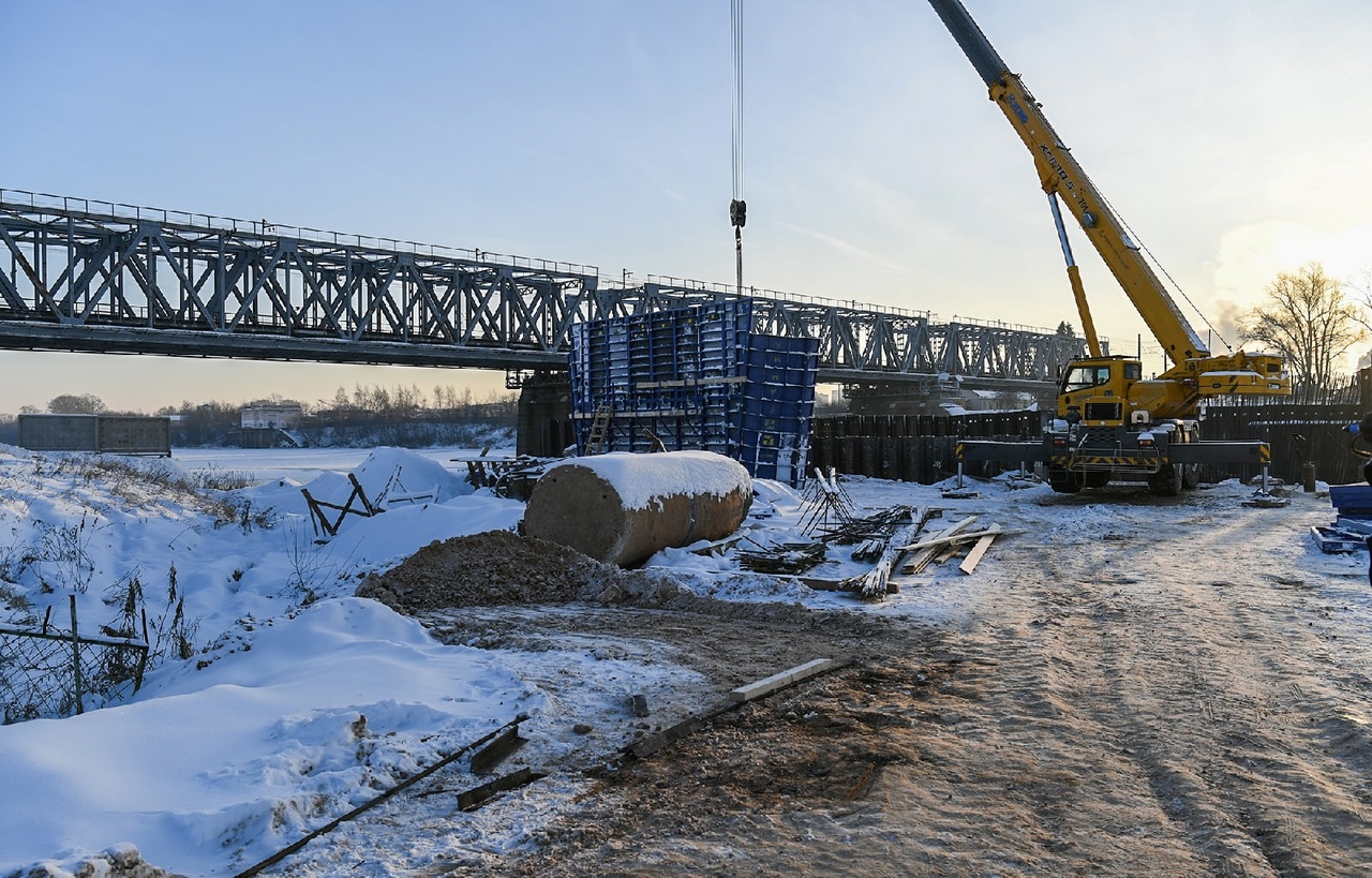 Игорь Руденя проинспектировал ход строительства Западного моста в Твери