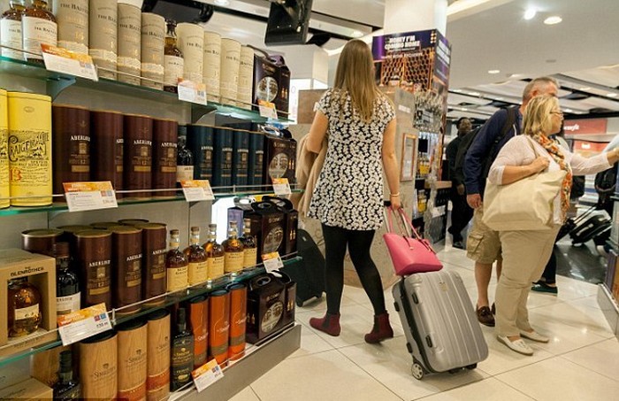 Хитрый способ, которым аэропорты заставляют нас тратить в Duty Free гораздо больше авиатур,путешествие