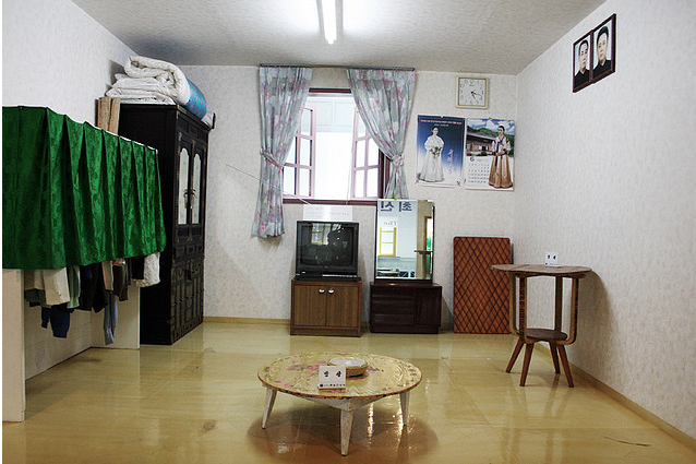 Как выглядят реальные квартиры обычных людей в Северной Корее идеи для дома,интерьер и дизайн