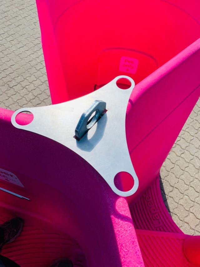 Как устроен женский туалет во Франции с открытыми кабинками Как устроен женский туалет во Франции с открытыми кабинками