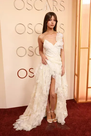 Миа Гот в Dior