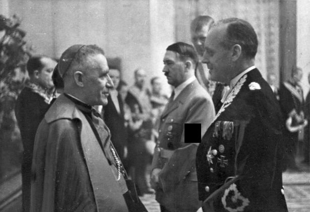 Епископ Чезаре Орсениго с Гитлером и Риббентропом