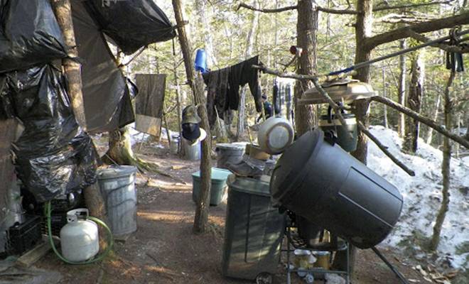 Мужчина больше 20 лет жил в лесу и не разговаривал ни с кем из людей, пока его искала полиция Мужчина больше 20 лет жил в лесу и не разговаривал ни с кем из людей, пока его искала полиция Культура