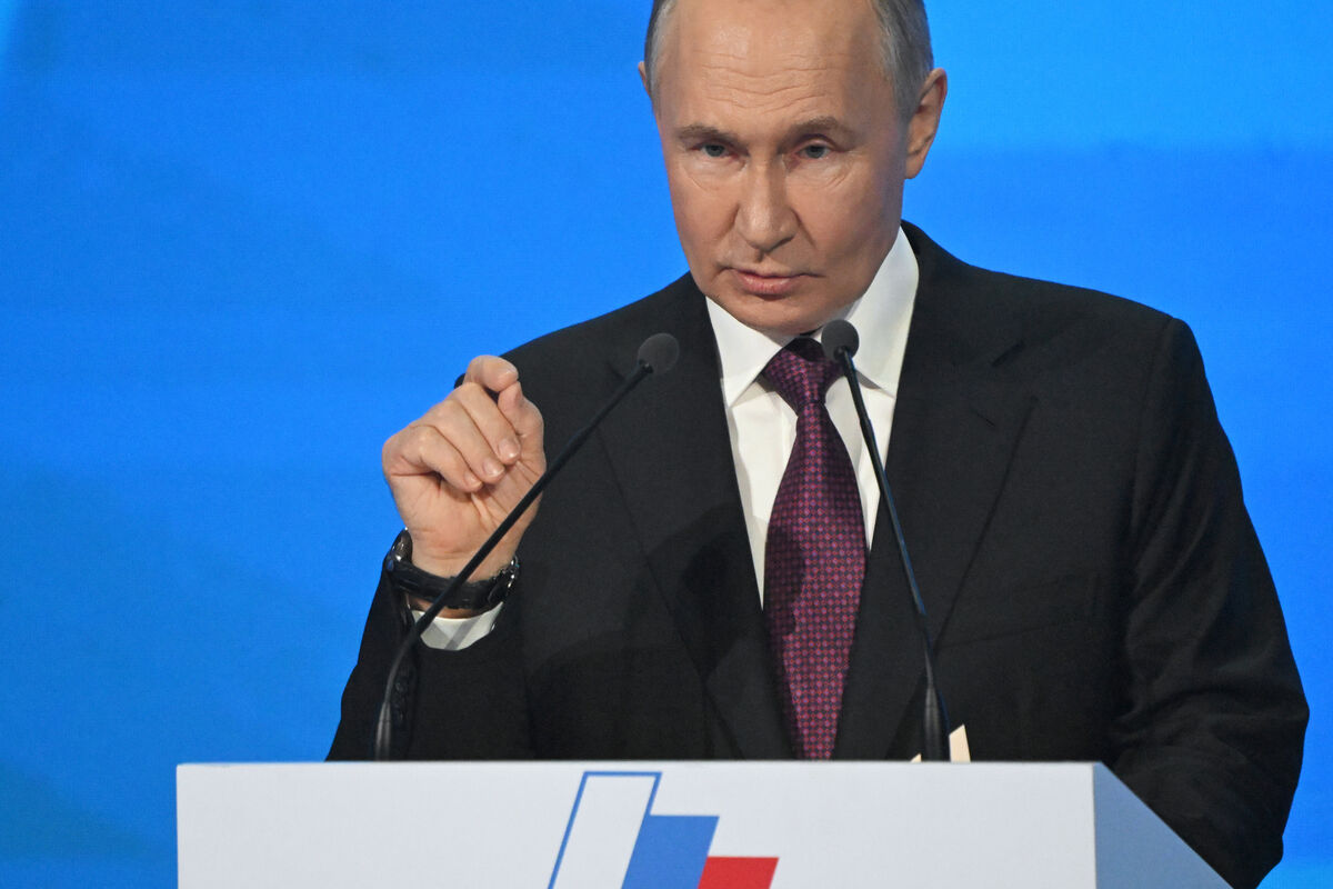 Путин: уверен, что РФ достойно пройдет через рубежный период и станет сильнее