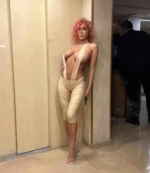 Бьянка Цензори в закрытом образе встретилась со студентами Колумбийского университета Бьянка, Канье, Цензори, архитектуры, имеет, качестве, Уэста, которая, ЦензориБьянка, университета, студентов, котором, пришла, церемонию, вручения, 31летняя, премии, Грэмми, времени, многие