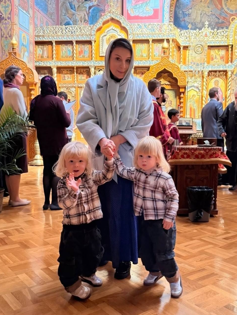 Киркоров с куличом за 100 тысяч рублей, Екатерина Стриженова с внуками: как звезды отметили Пасху-2026 Киркоров с куличом за 100 тысяч рублей, Екатерина Стриженова с внуками: как звезды отметили Пасху-2026 праздник, Пусть, чтобы, Стриженова, Татьяна, Песков, дочери, подписала, сердца, кулича, Навка, телеведущая, 58летний, посетили, Екатерины, звезда, Филипп, службу, Ксении, соцсетях