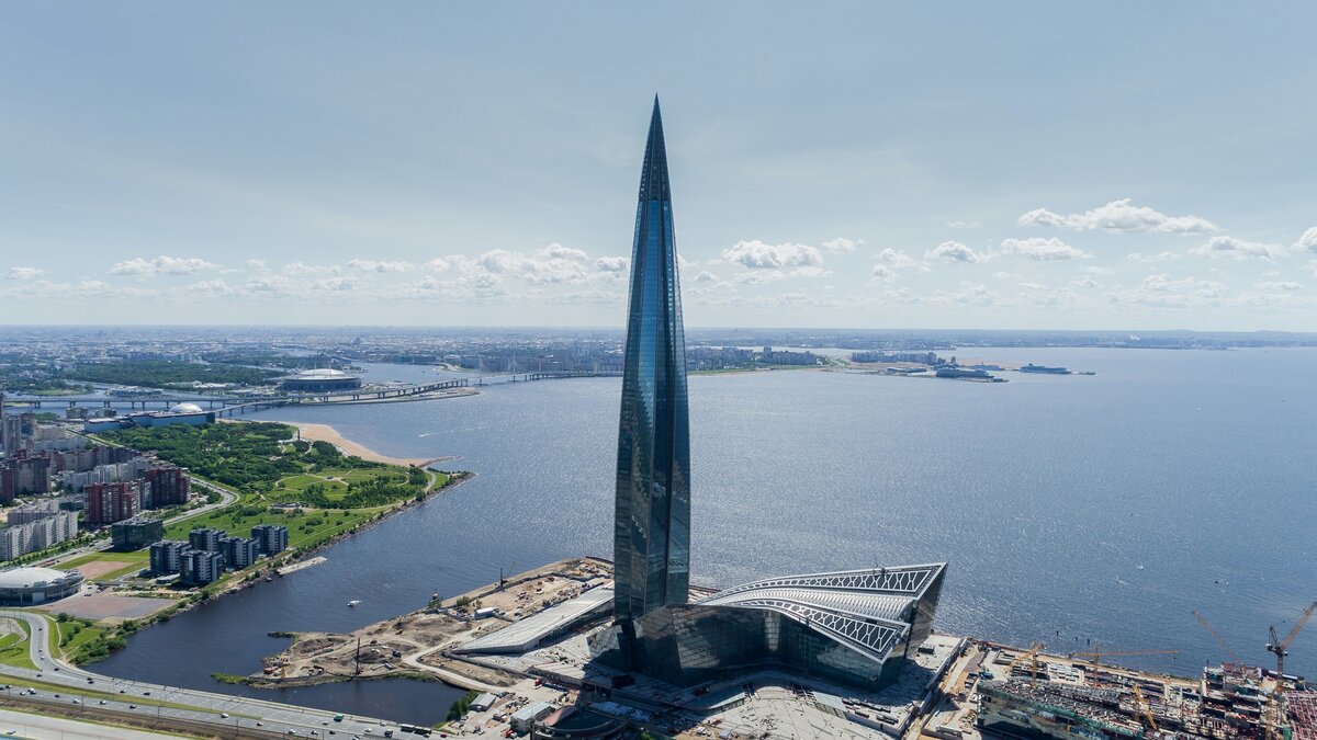 Самый лучший небоскреб в мире, по признанию экспертного жюри международной премии в области высотной архитектуры Emporis Skyscraper Award, находится в Санкт-Петербурге.