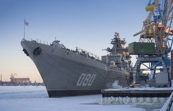  Осенью 2023 года по Сети стали ходить слухи о том, что крейсера «Адмирал Кузнецов» и «Адмирал Нахимов», отправленные на модернизацию, якобы списаны в утиль.