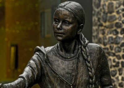 Памятник Грете Тунберг убрали в Великобритании