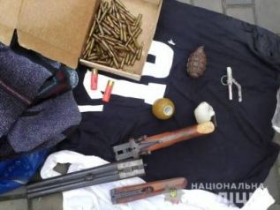 На Херсонщине задержали мужчину с оружием и гранатами, которые он “нашел на улице”