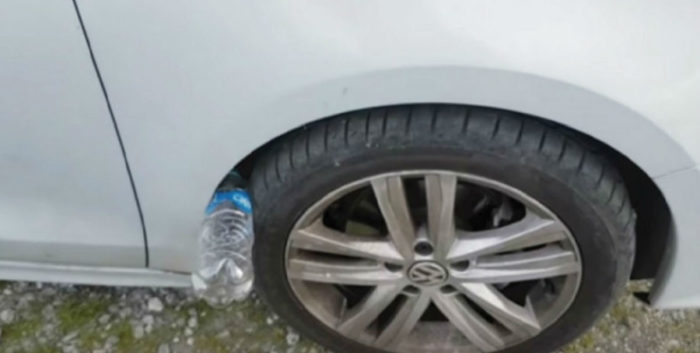 «Развод» из 90-х: почему надо насторожиться водителям, которые увидели пластиковую бутылку возле колеса 