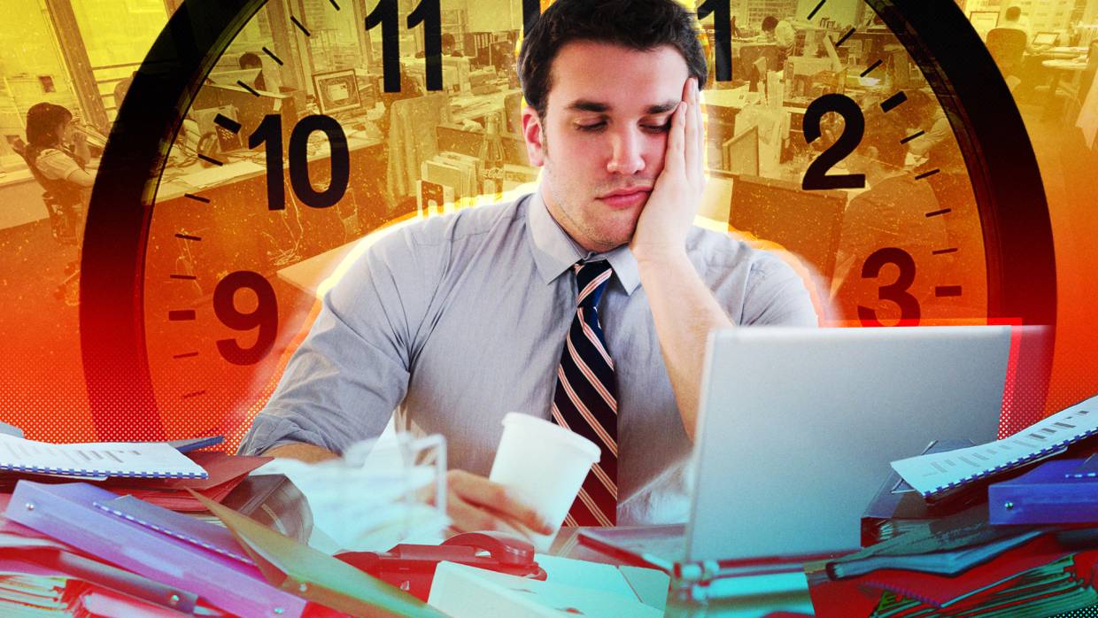 Как быть, если работодатель требует выйти на работу в праздничные дни: советы юриста