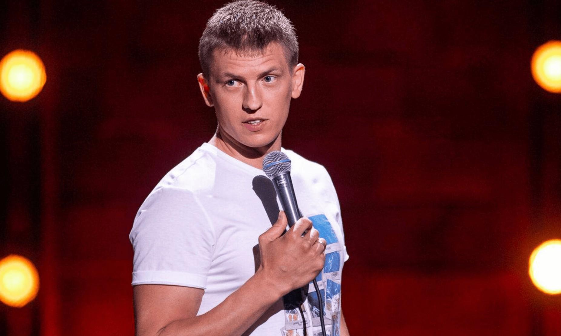 Стендап-комик Алексей Щербаков поздравил жену Елену, которую он добивался семь лет, с годовщиной свадьбы