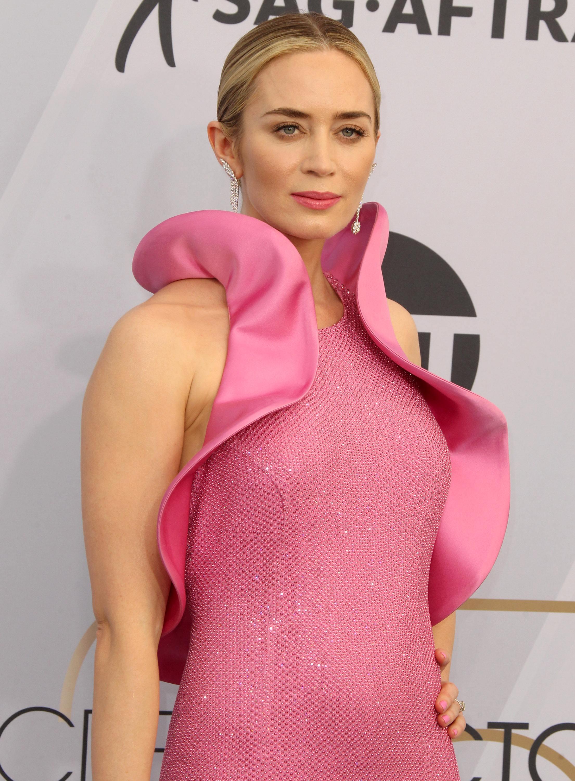 Смотрим фото Эмили Блант, которую называют «самой красивой актрисой» Великобритании. Кадры в день рождения format-article,noindex,мэрил стрип,мэтт дэймон,оливер саймон питер блант,Развлечения,Эмили Блант,Энн Хэтэуэй