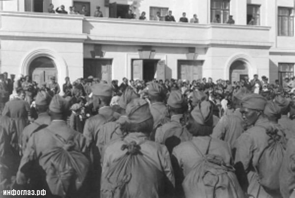 Эта страна помогала сражающемуся Советскому союзу, всем, чем могла Эта страна помогала сражающемуся Советскому союзу, всем, чем могла