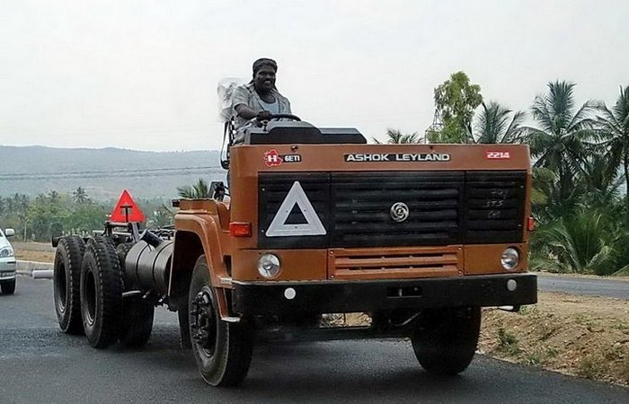 Для чего в Индии скупают грузовики без кабины, что в них особенного