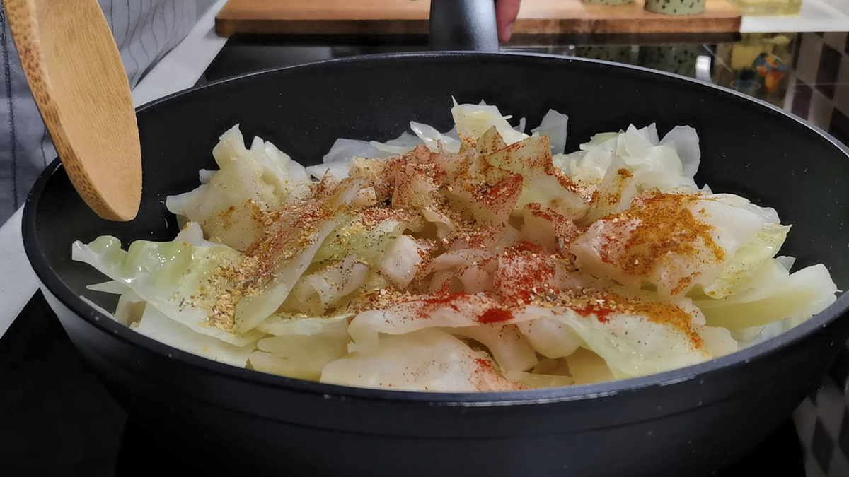 Никогда раньше не ела такой вкусной капусты. Готовлю уже третий раз за неделю и хочется еще. Гениальный рецепт и самое главное простой Никогда раньше не ела такой вкусной капусты. Готовлю уже третий раз за неделю и хочется еще. Гениальный рецепт и самое главное простой капусту, капуста, чтобы, можно, совсем, жарим, немного, такая, слегка, кастрюлю, ингредиент, масла, довольно, сухари, Поскольку, теперь, стать, сильный, добавляем, Огонь