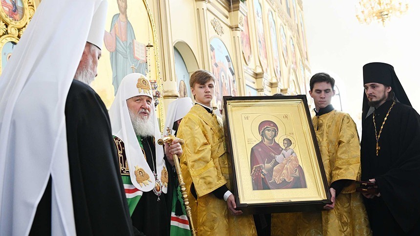 Великое освящение Успенского собора Свенского монастыря и дарование Иверской иконы.