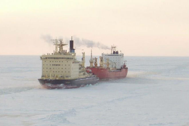Ледокол Таймыр пробивается через льды Арктики: движение посреди ледяной пустыни арктика,Атомный ледокол,корабль,ледокол,Пространство,судно,таймыр