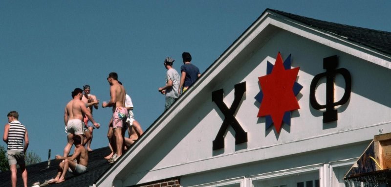 Купил дом вслепую, а в гараже оказался Ferrari 1984 года выпуска 