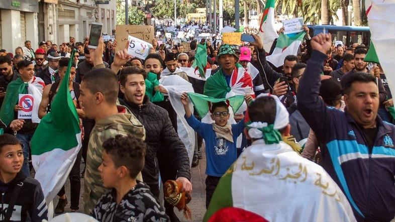 Как победить больного упыря, который 20 лет у власти Как победить больного упыря, который 20 лет у власти Алжир