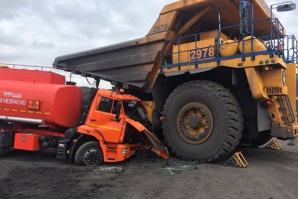 Грузовой юмор. Что будет если напугать БелАЗ? автомобили