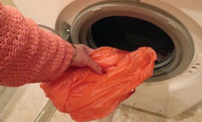 Кладем пакет в стиральную машину: чистит одежду статическим электричеством Кладем пакет в стиральную машину,пакет,Пространство,стиральная машина