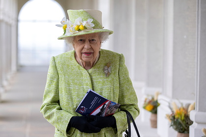 В Британии оценили вероятность отречения Елизаветы II от трона после смерти мужа Мир
