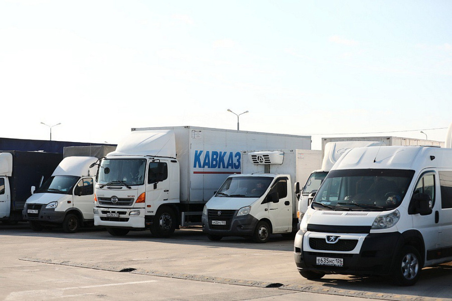 Проезда на Керченскую переправу ждут 156 грузовиков со стороны Кубани