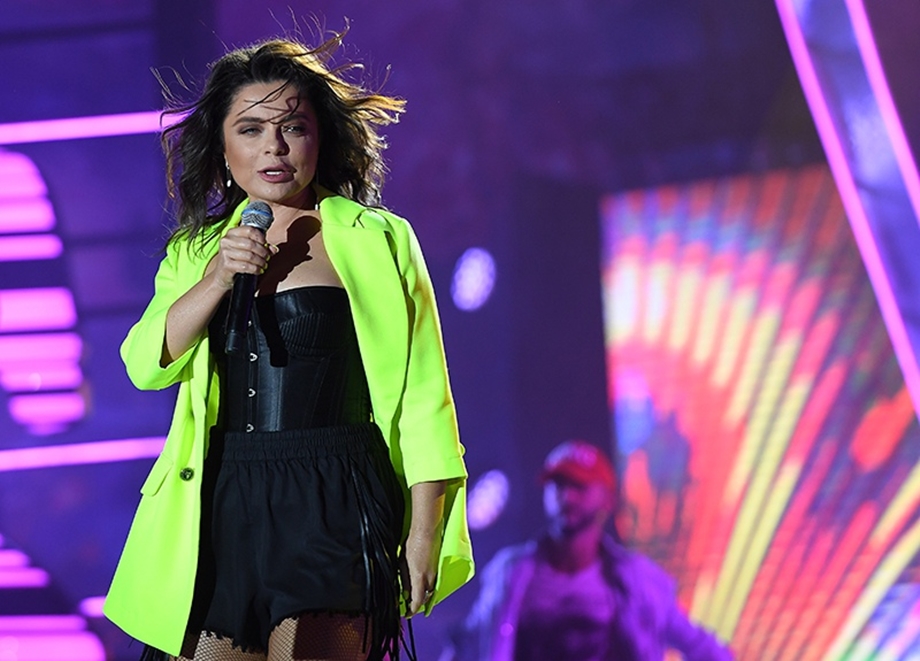 Королева всеми силами пытается достучаться до Зеленского