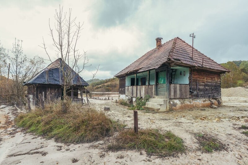 Джамана — деревня под водой деревни, Джамане, Джаману, ядовитого, озера, шахта, около, Джамана, некоторых, захотели, семей, Несколько, сантиметров, примерно, растет, Уровень, гектаров, достигает, затопившего, 11000