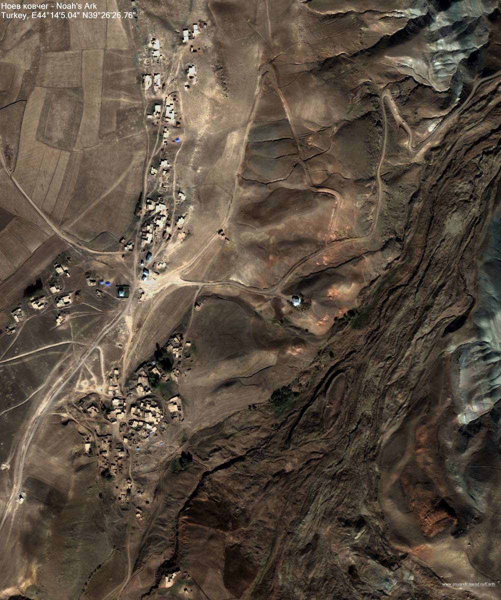 Спутниковый снимок местности в одном из районов Араратских гор, где, как предполагается, найдены останки Ноева ковчега / ©Wikimedia