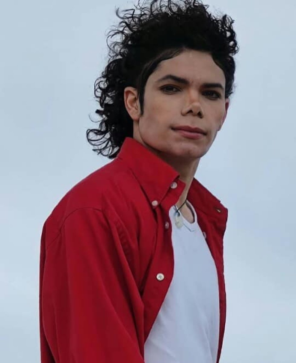 Двойник Майкла Джексона: как живет звезда Фабио, Майкла, Майкл, может, родился, Джексона, реинкарнацией, чтобы, пигмента, потому, носом, пластических, страдал, образ, похож, созданный, минимум, обезображенное, маскойФакт, узнаваемые