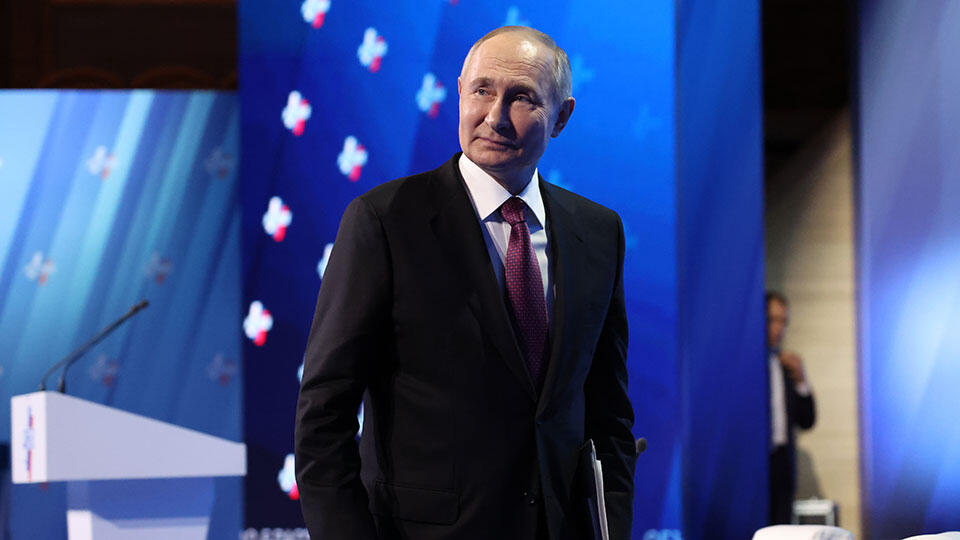 Песков: Путин и представители бизнеса остались довольны закрытой встречей