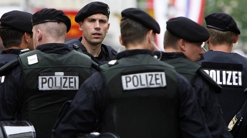 Полиция Вены задержала два десятка чеченцев с оружием