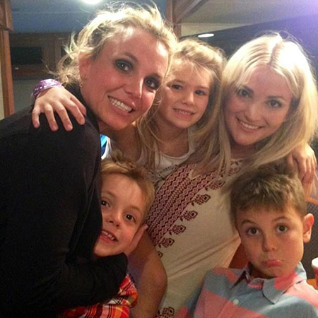 "Была рада провести с ними время": Бритни Спирс перед Рождеством навестила сыновей Звездные дети