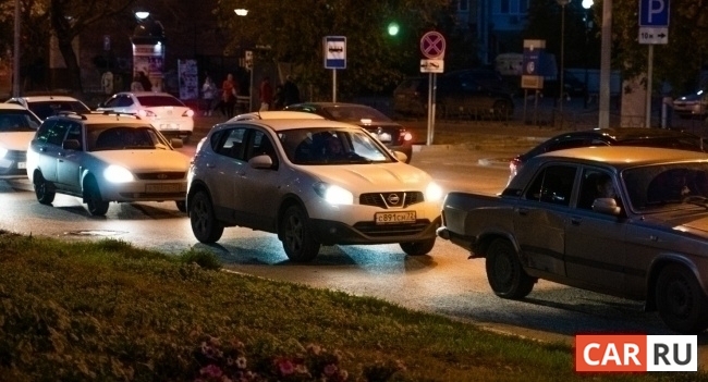 Последствия замены галогенных ламп в фарах автомобиля на светодиодные Последствия замены галогенных ламп в фарах автомобиля на светодиодные Ремонт