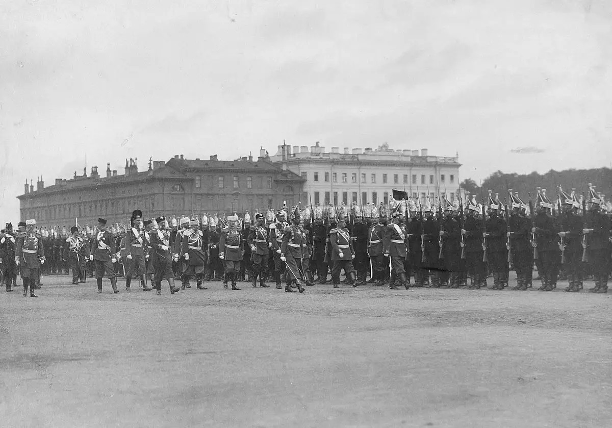 Гвардия в огне, или Что погубило Российскую империю