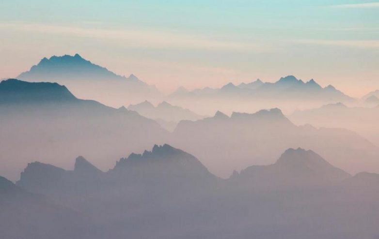 Между небом и облаками