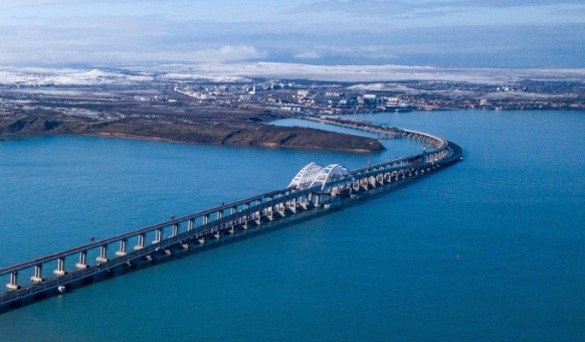 Украинцы неоднократно призывали бомбить Крымский мост. Фото: most.life