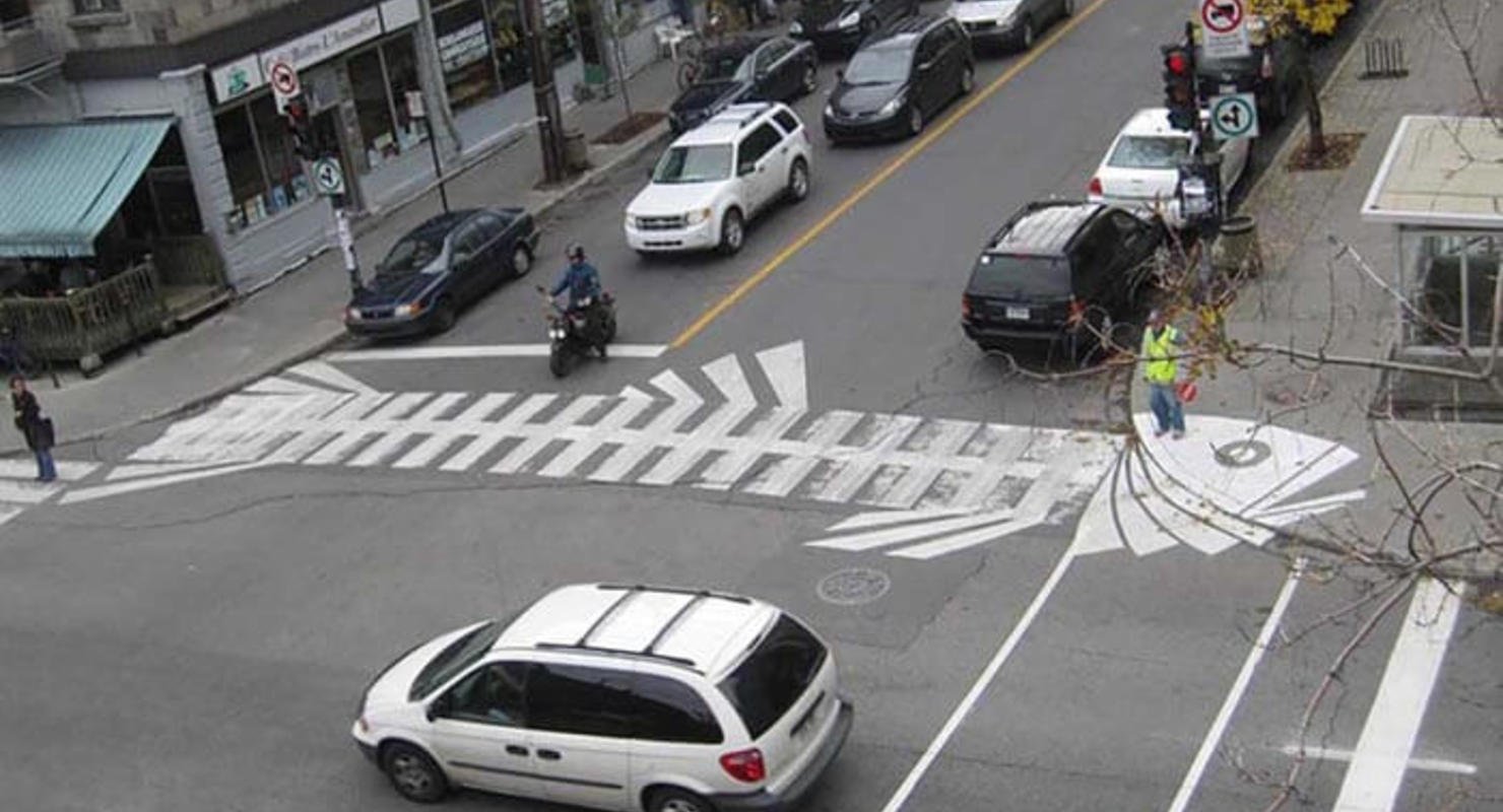 Смотри внимательнее: Самая необычная дорожная разметка